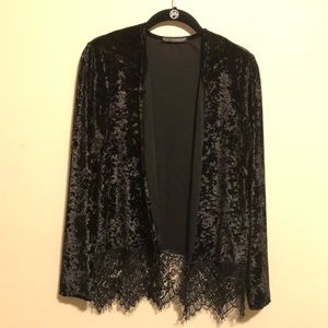 Lightweight velvet cardigan w/lace